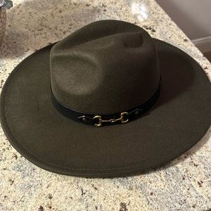 Odiva Fedora olive green.
